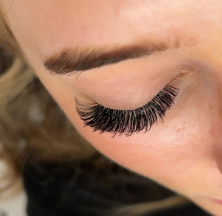 How Eyelash Extension Courses Turn Your Hobby Into a Full-Fledged Profession