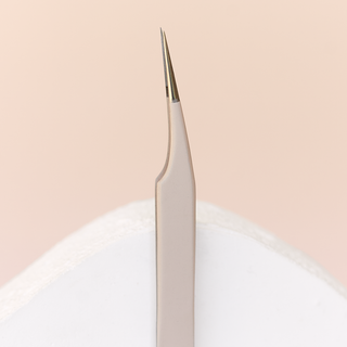 Kiku Slanted Isolation Tweezer